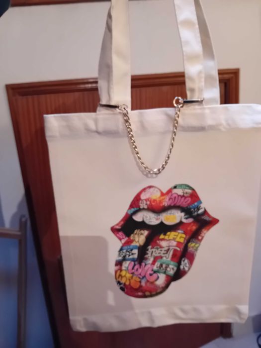 Sacos tote bege com varias estampas,5 € cada 1