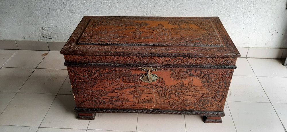Arca baú de madeira grande antigo/ vintage
