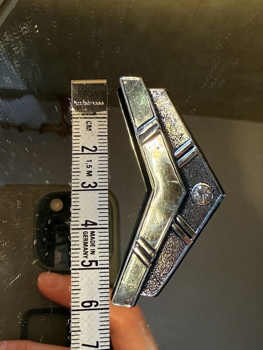 Broszka w kolorze srebrnym | Długość 6 cm | Klasyczna