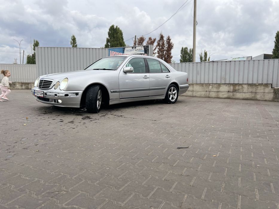 Mercedes-Benz E-Class (W210)