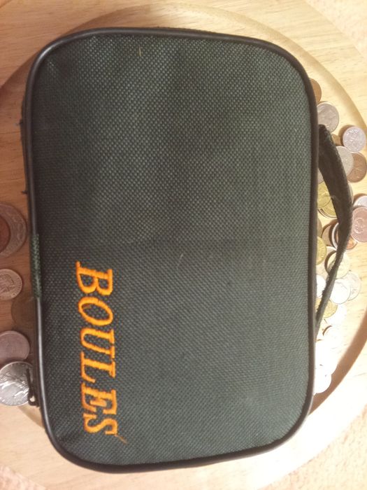 Набір для гри в петанк (boules) — це популярна гра на свіжому повітрі,