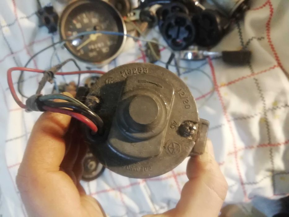 Автозапчастини різні 1 лотом