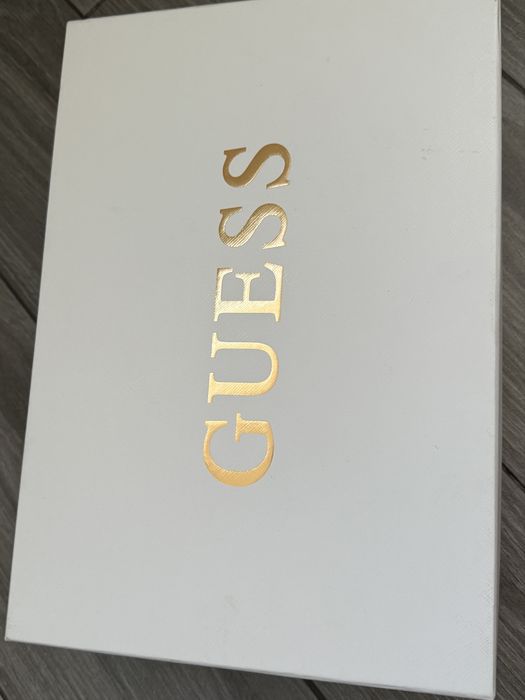Оригінальні кеди Guess