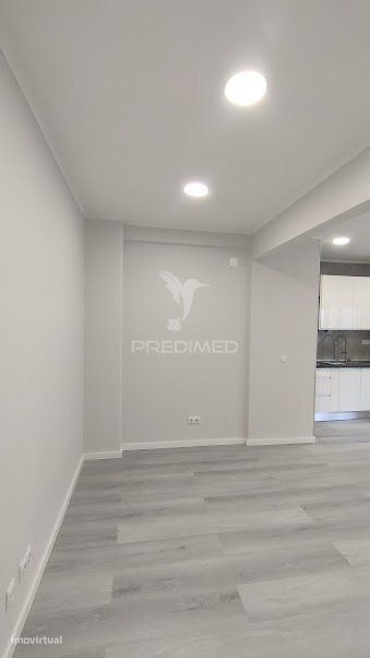 Apartamento T1 Remodelado com Varanda e Elevador no Centro da Amadora