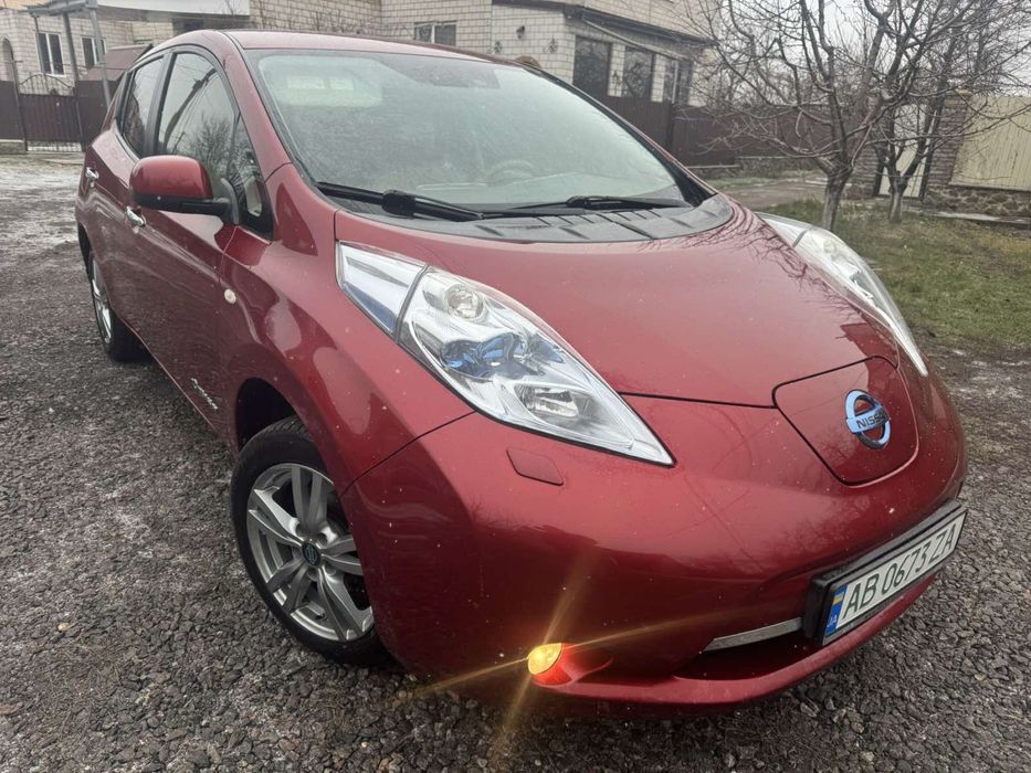 Nisan Leaf 2012 рік