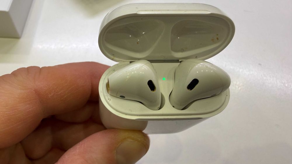 Apple Airpods 2 z etui