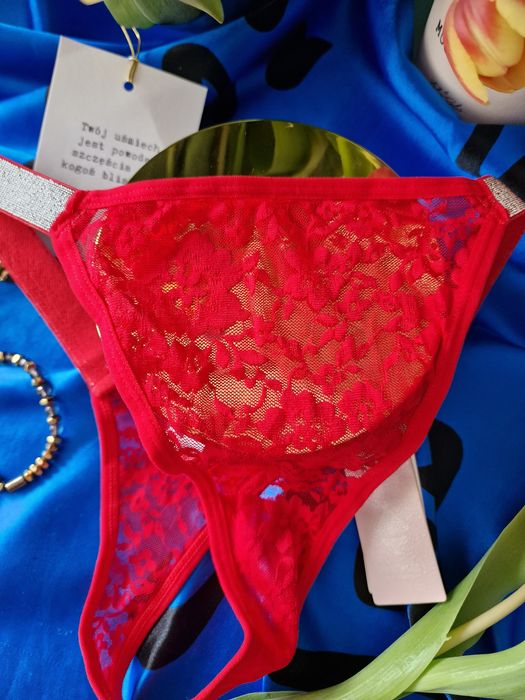Koronkowe stringi damskie z szerokim gumowym pasem brokatowym