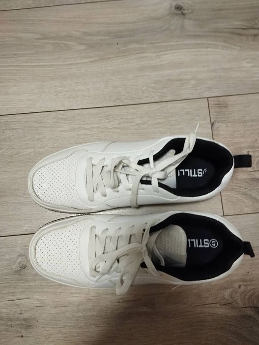 Кросівки чоловічі