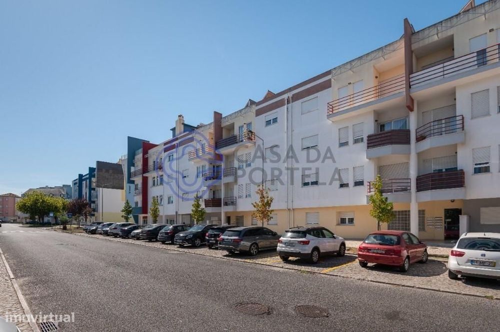 ✨ A Sua Oportunidade Única: Espaçoso T2 com Garagem Fechada nas Caldas