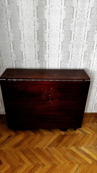 Розкладний стіл продається