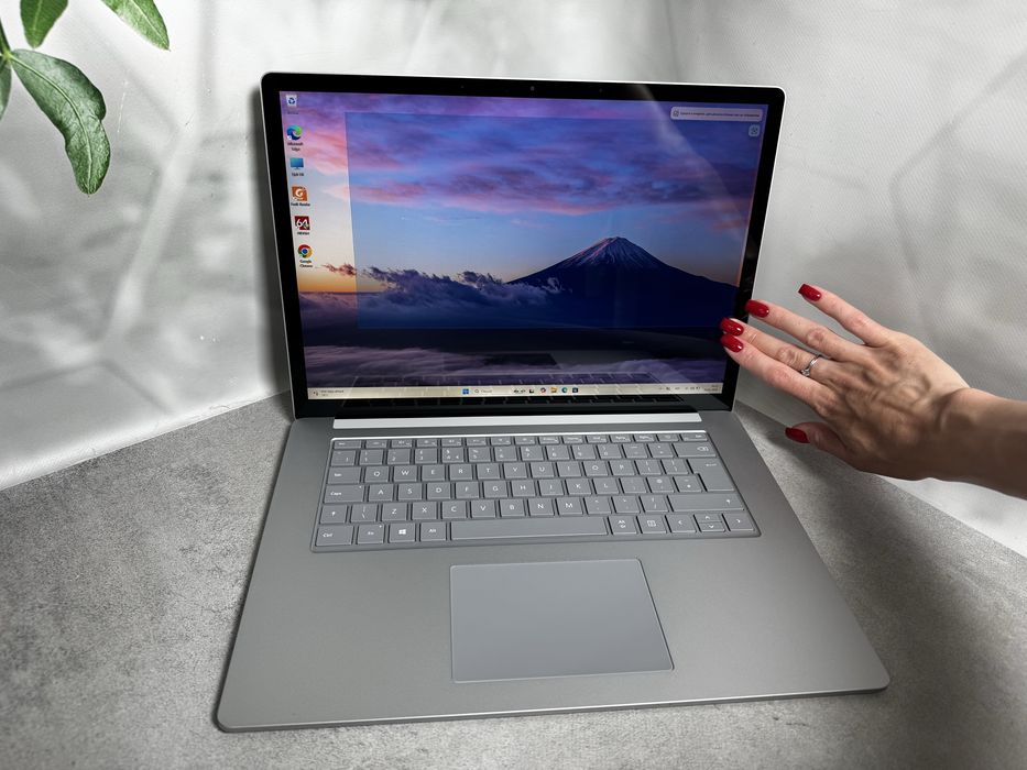 Ноутбук Microsoft Surface Laptop 4 / i7-1185G7 / 16GB / 256GB SSD / 15" Touch / Уцінка