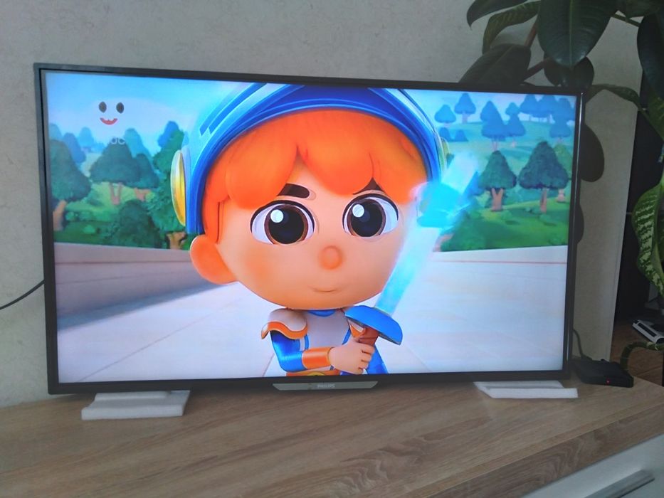 Гарний Smart TV. Philips 40"Full HD. T2. Wi-Fi.