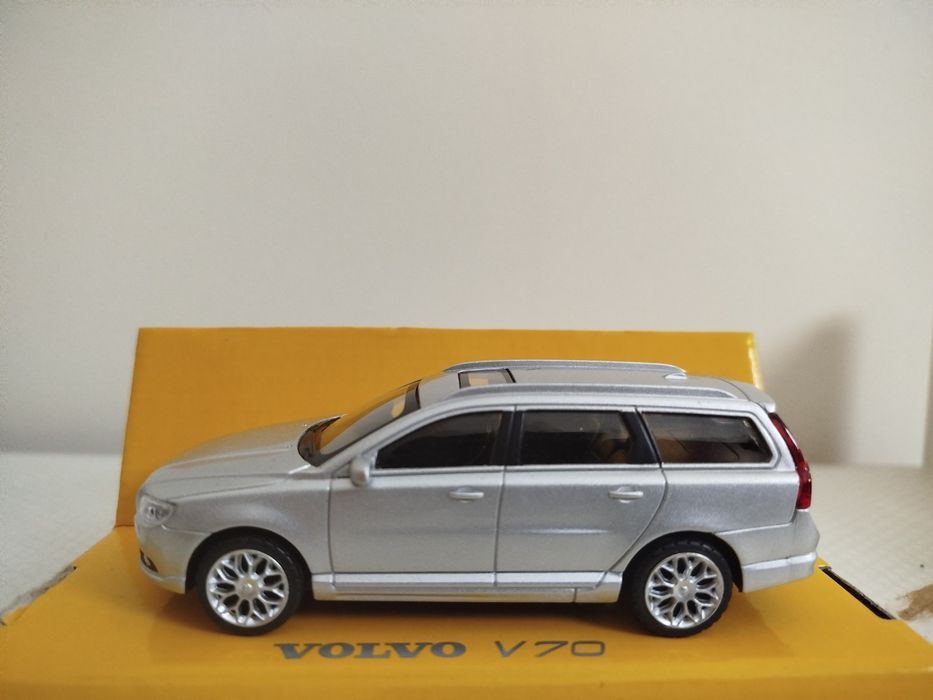 Miniatura Volvo V70 Nova 1/43
