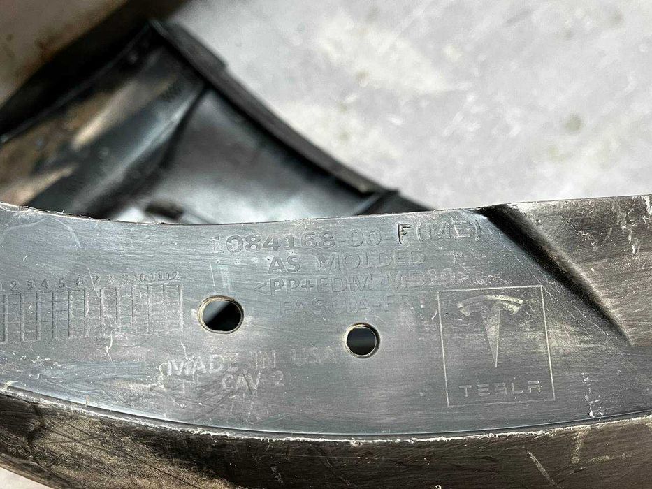 Бампер передній під парктроніки Tesla Model 3 1084168-00-F 2018-2022