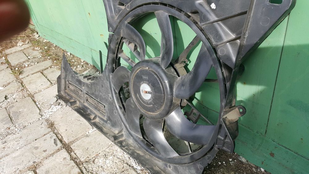 Вентилятор диффузора FORD EXPLORER 11-19 (PA66)