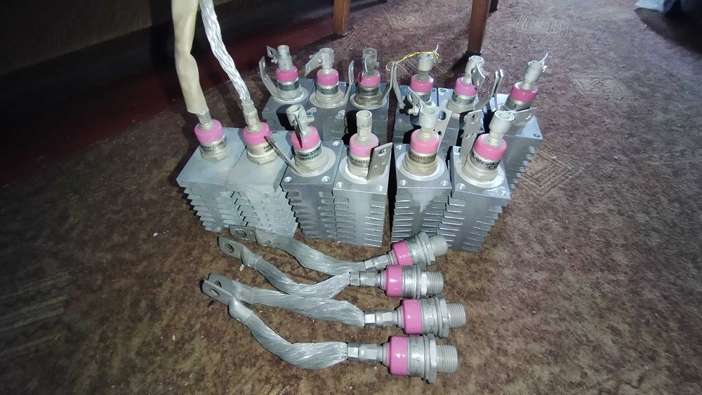 Диоды частотные ДЧ251-160Х-10 обратные с радиаторами и Д161-250-10: 250 ...