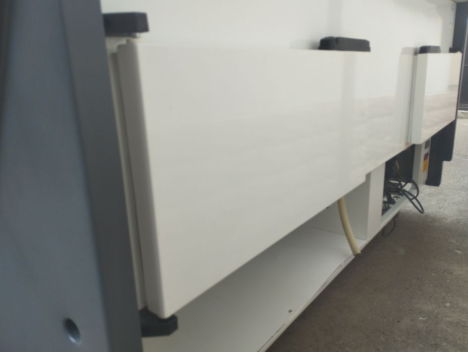 Холодильна вітрина