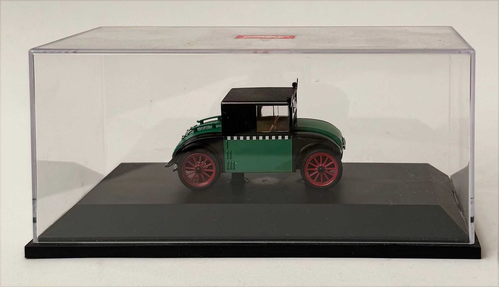 SCHUCO_Ref 02976 Hanomag Kommissbrot. Escala 1/43. Como novo.