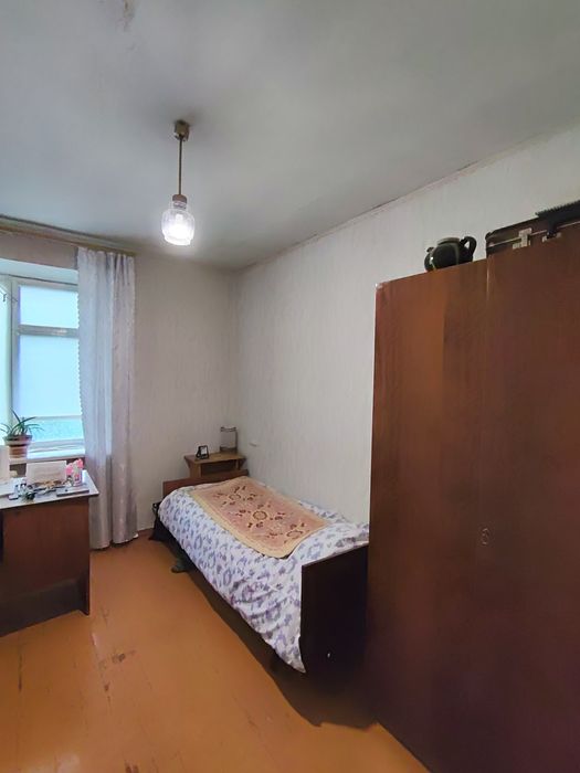 Продається невеличка трикімнатна квартира на масиві. 37500$
