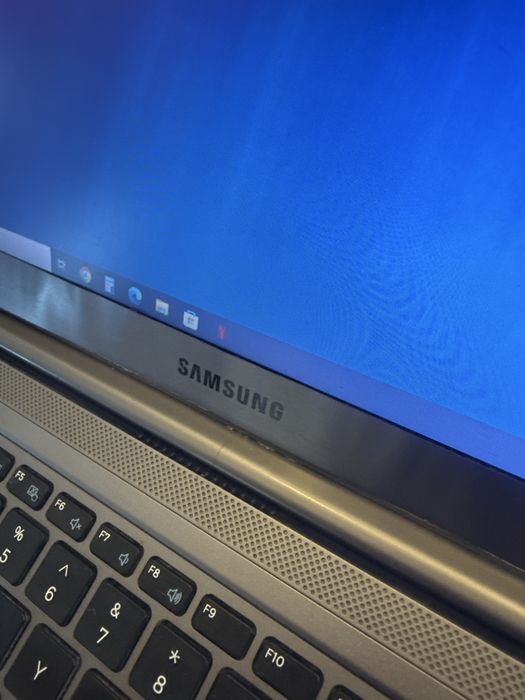 Laprop Samsung series 5 ultra intel core i3