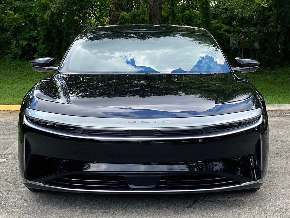 Lucid Air Touring      2024