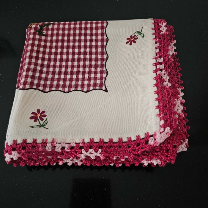 Toalha de Centro de Mesa c/ Croché