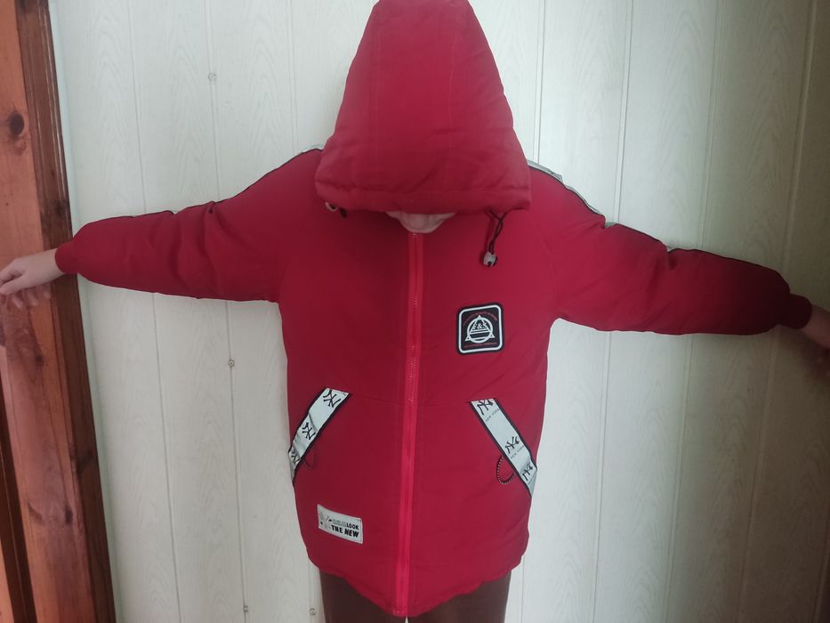 Зимова, тепла куртка на 12 років