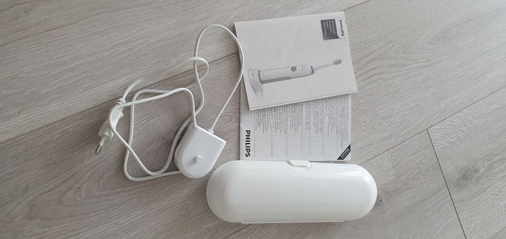 Szczoteczka soniczna Philips Sonicare nowa plus etui i końcówka HX3210