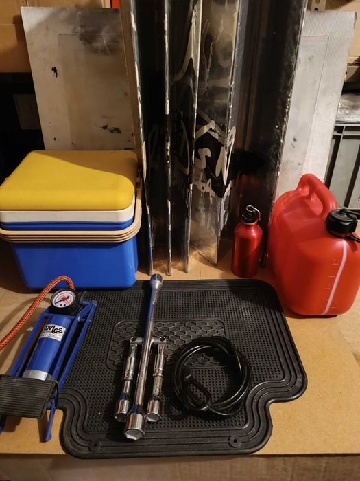 Conjunto para campismo e caravanismo e estrada