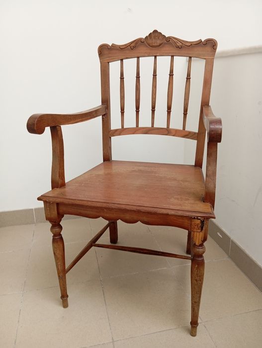 Cadeira antiga - 53 x 45 cm