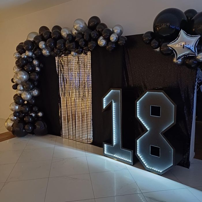 Cyfra 18 Led,czarna i biała!