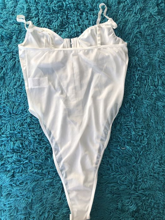 Bialy bielizniane body wyszczuplajace w bardzo dobrym stanie