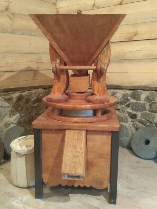 Жерновые мельницы Мукомолка Меланжер на каменных жерновах