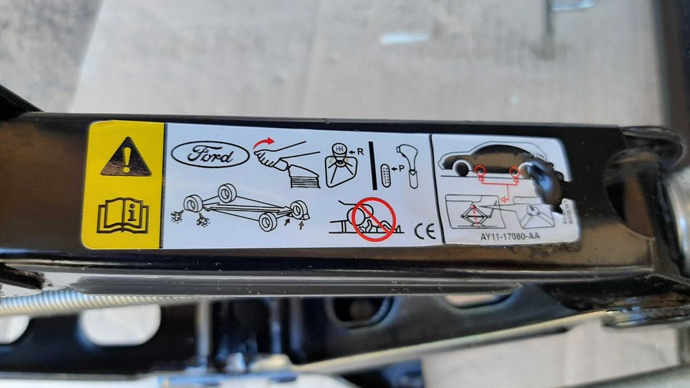 Домкрат Ford Fiesta B-MAX з набором