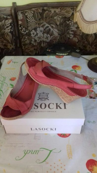 Sandałki Lasocki oryginalne ze skóry roz.39