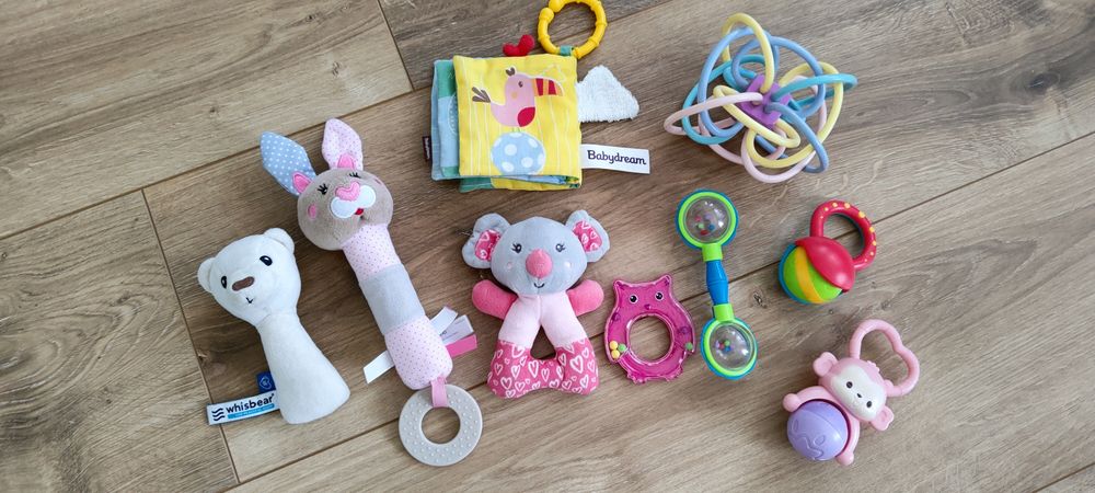 Zestaw grzechotek i zabawek