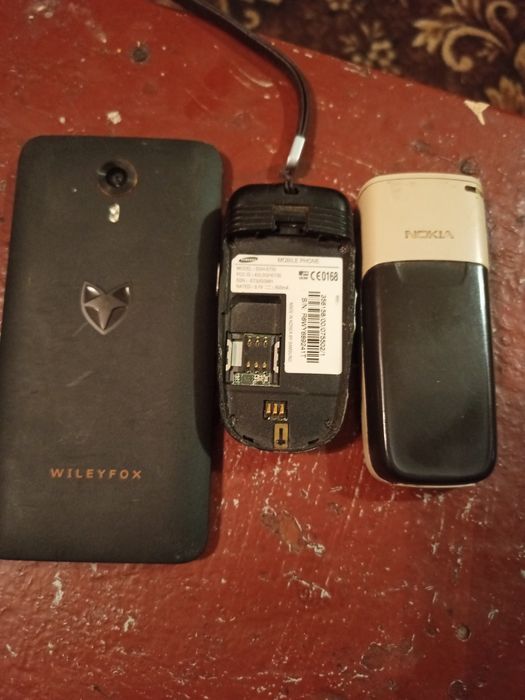 Продам старые мобильные телефоны