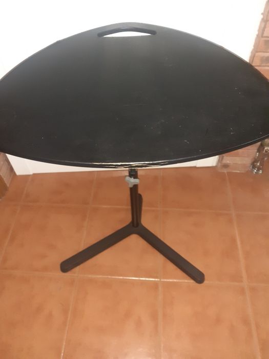 Mesa de apoio dá para baixas ou reclinar usada