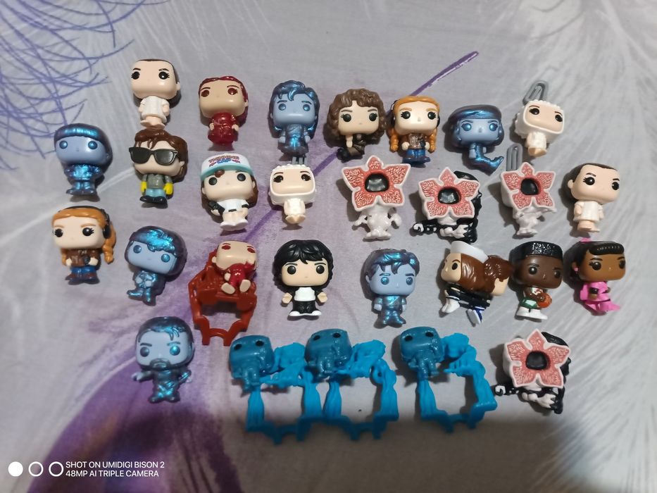 Продам фигурки очень странные дела