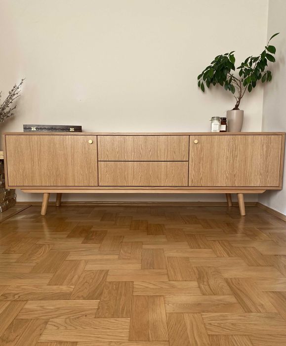 Szafka RTV sideboard 200cm z szufladami tip-on i pionowym usłojeniem