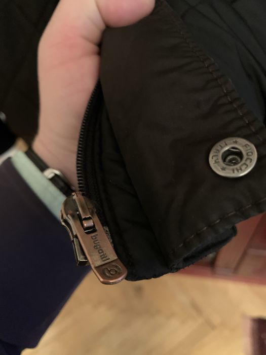 Продаю курточку bugatti