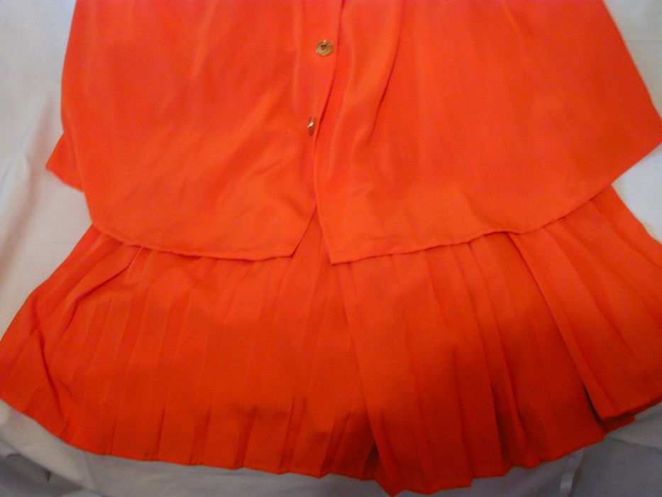 Fato em excelente seda tom laranja... veste nº 36/38