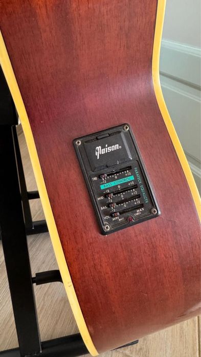 Maison Basse Electro Acoustique Japon