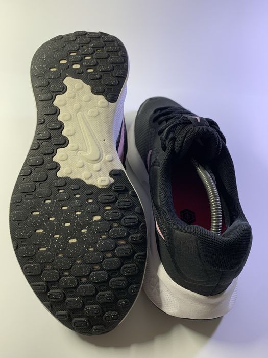 40 розмір  Nike Revolution 7
