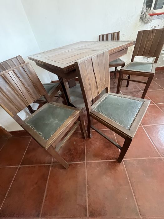 Mesa de Jantar Quadrada em Madeira com 5 Cadeiras – Estilo Rústico / Vintage