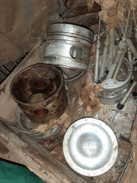 Продам плршни, форсунки, кольца на дизель 3д12