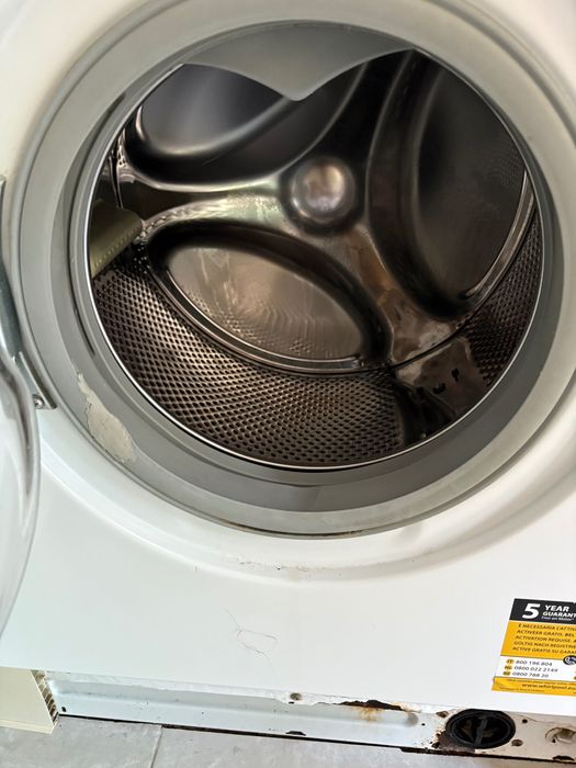 Máquina de lavar roupa inbutida usada