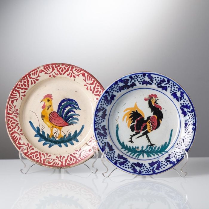 Dois pratos antigos em faiança portuguesa