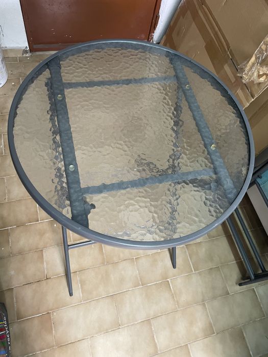 Mesa e cadeira de jardim