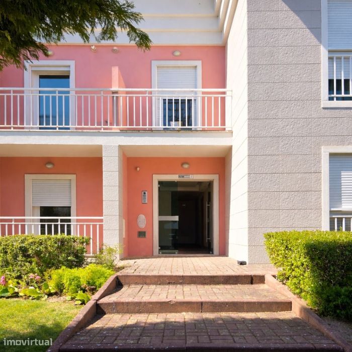 T2 com Box de 32,85 m² e Arrecadação de 19,60 m² com Piscina